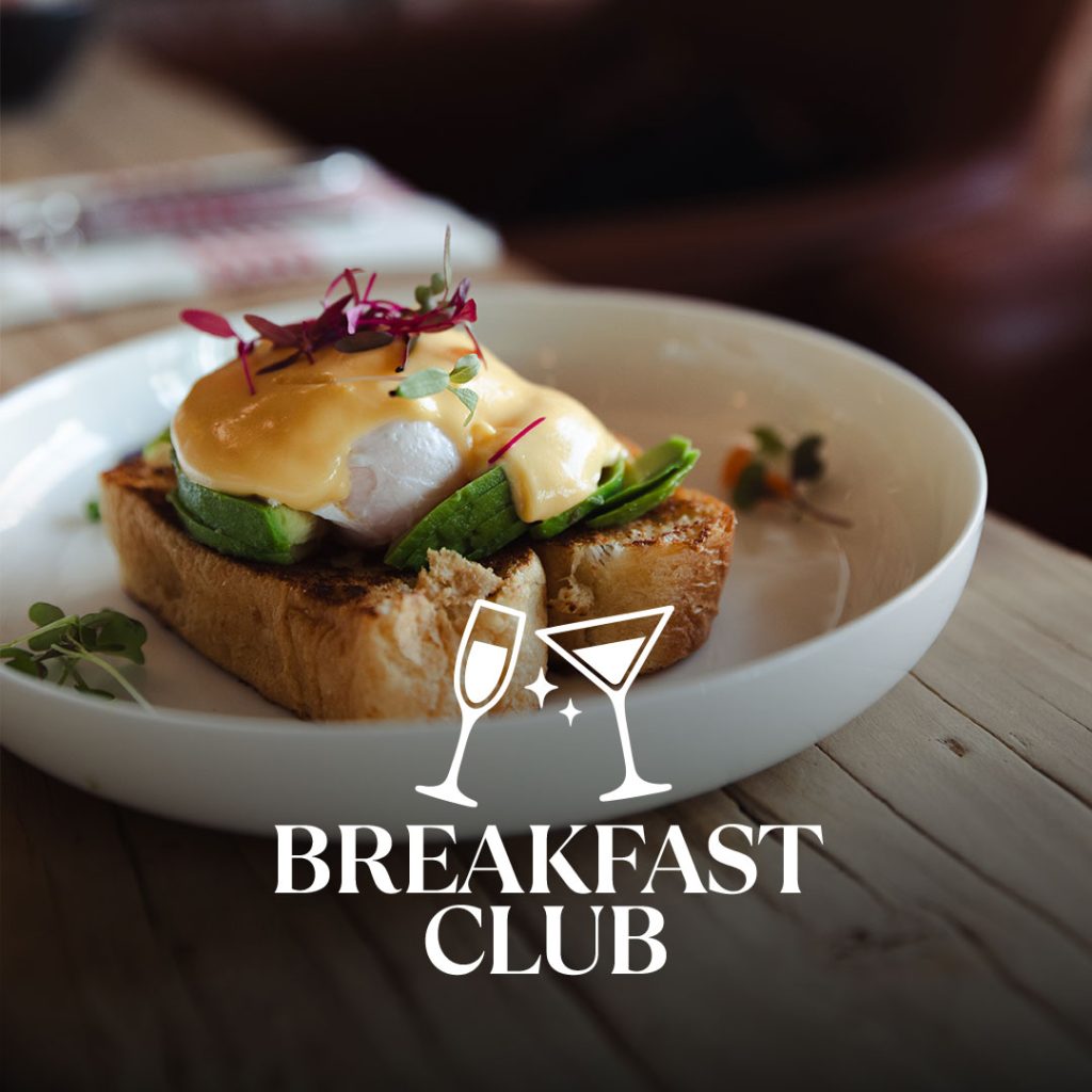 Toast mit Avocado, Ei und Hollandaise; Breakfast Club Logo